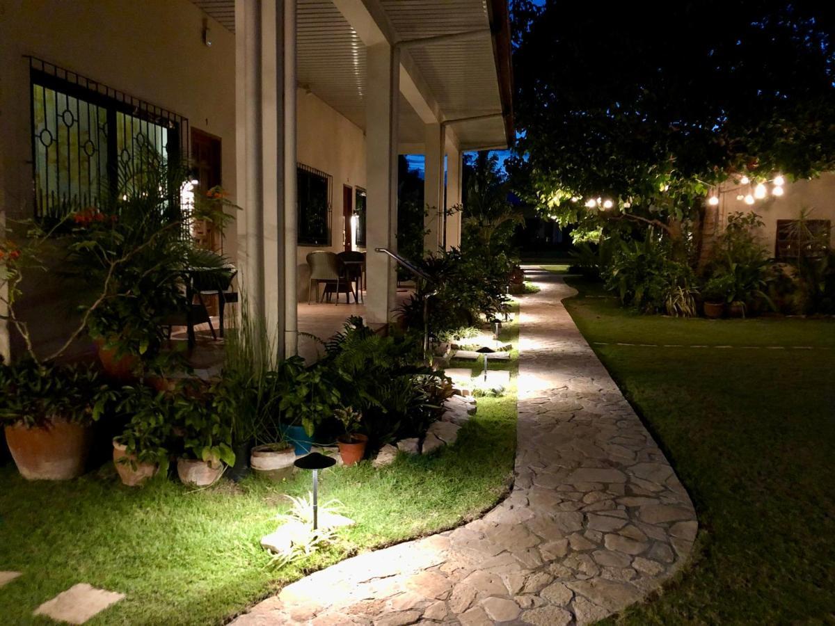 Strutz Art Garden Resort Bangued Exteriör bild