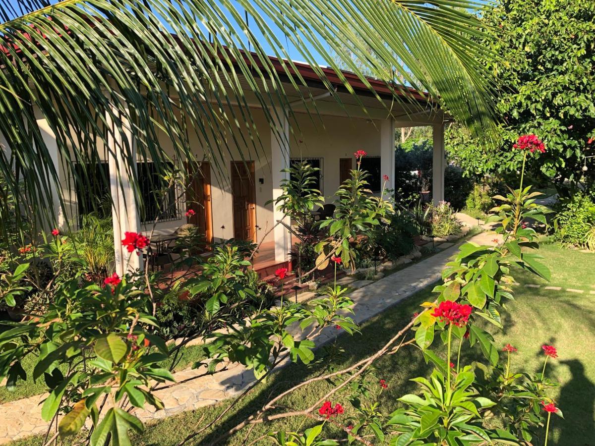 Strutz Art Garden Resort Bangued Exteriör bild