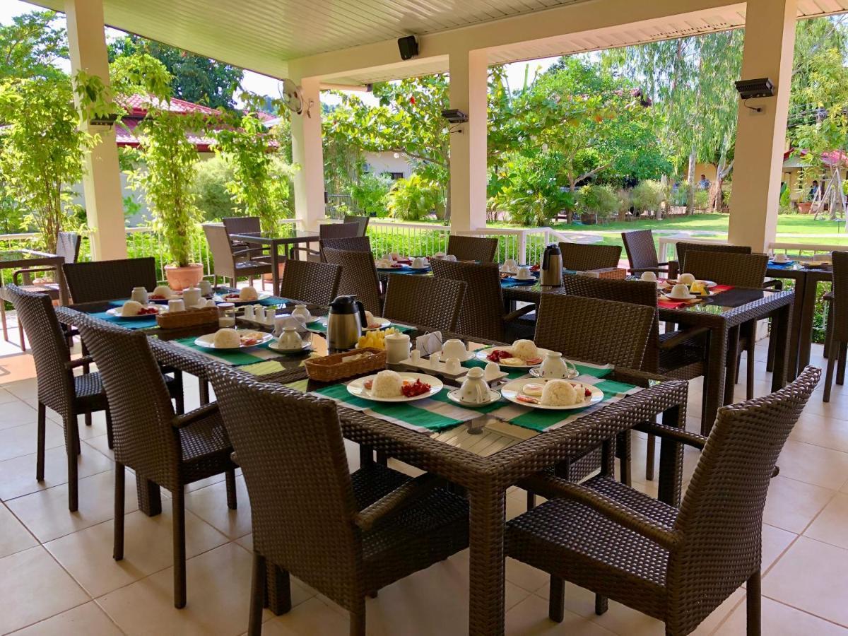 Strutz Art Garden Resort Bangued Exteriör bild