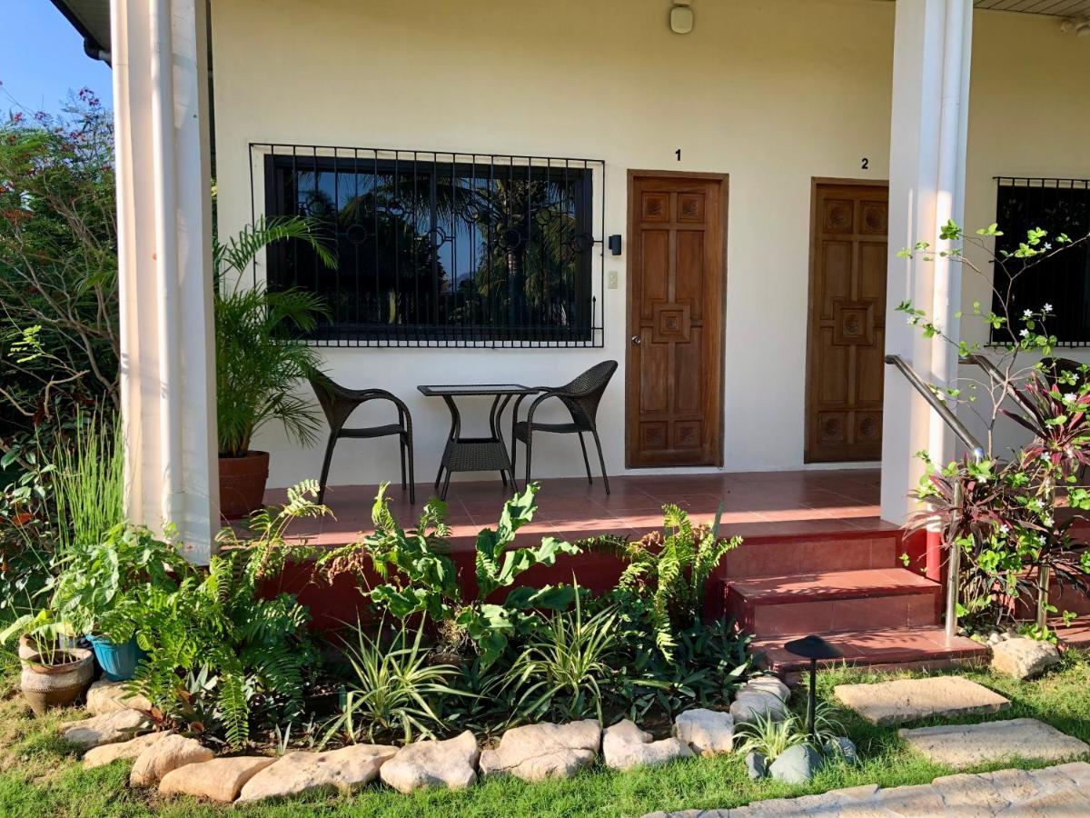 Strutz Art Garden Resort Bangued Exteriör bild