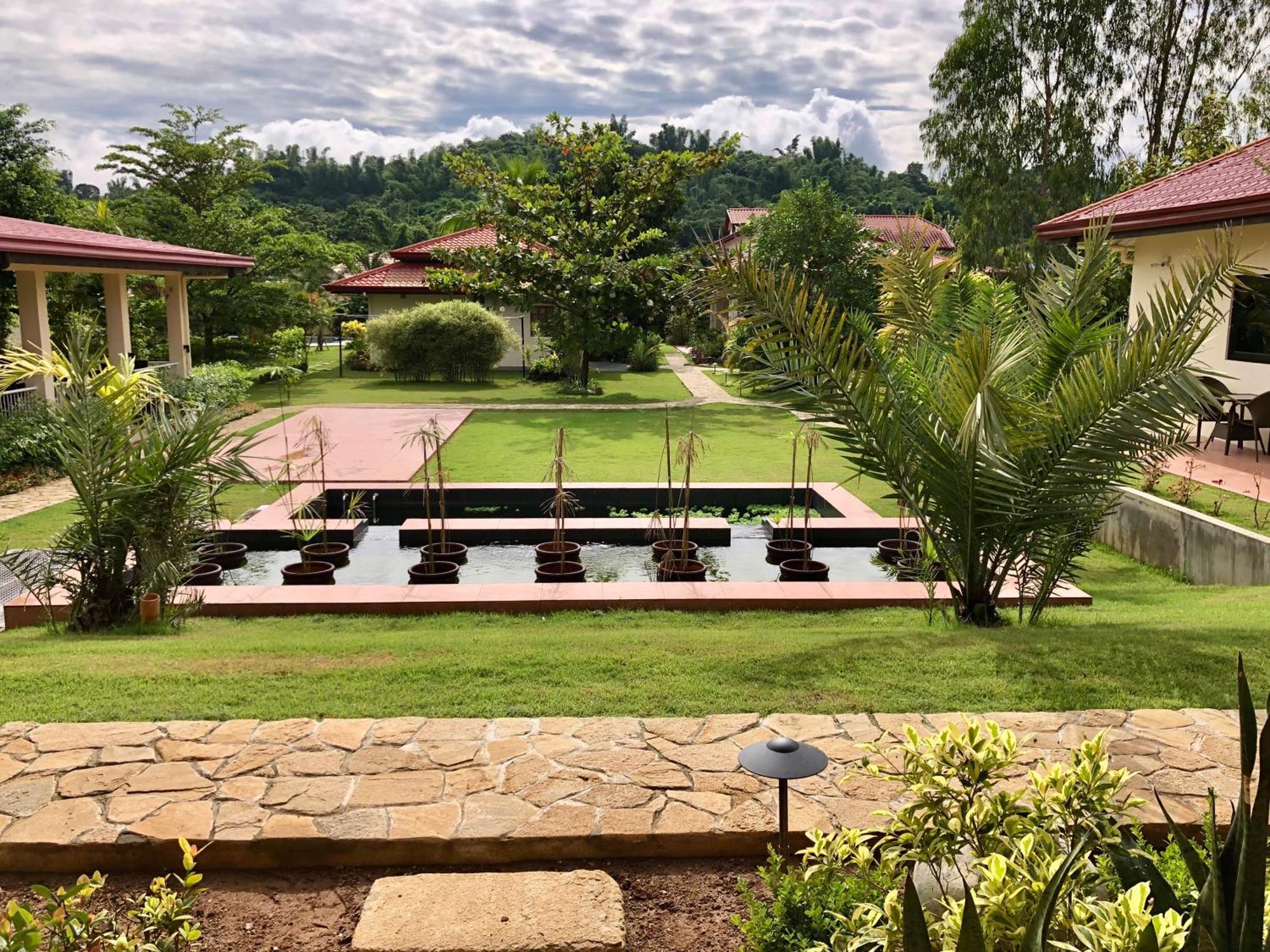 Strutz Art Garden Resort Bangued Exteriör bild